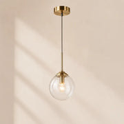 Klare Glaskugel-Pendelleuchte mit E27-Fassung und Metall-Detail