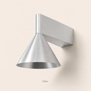 Silberne konische Aluminium-Wandleuchte mit gerichteter Lichtabstrahlung