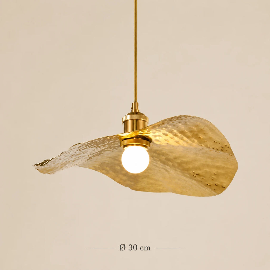 Goldene Lotusblatt-Pendelleuchte mit 30 cm Durchmesser