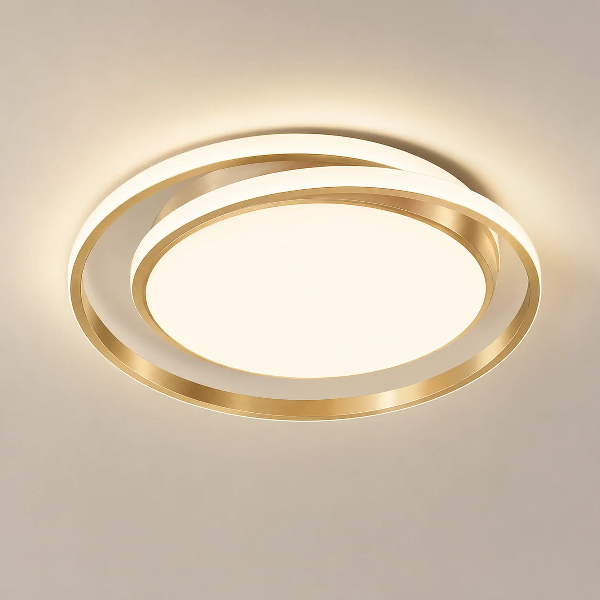 Moderne LED-Deckenleuchte mit goldfarbenem Ringdesign