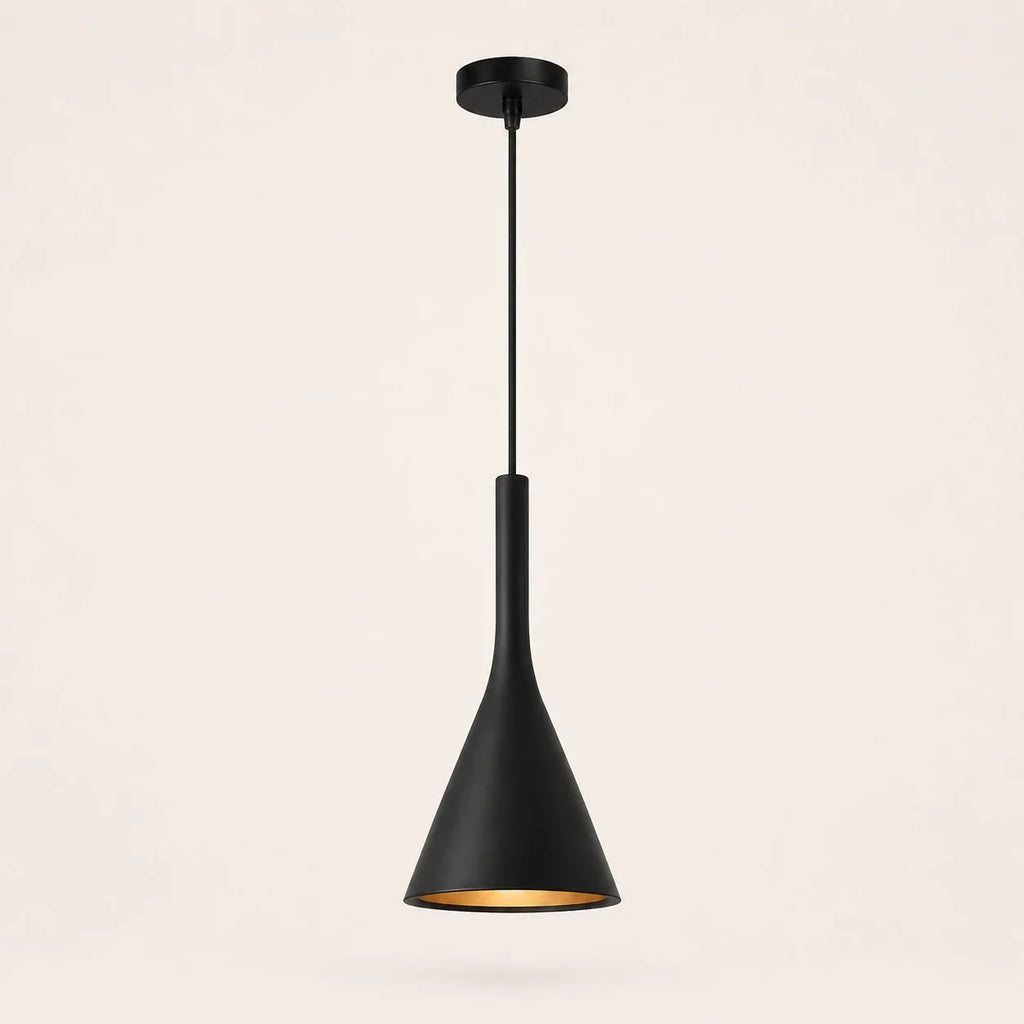 Schwarze moderne Pendelleuchte aus Aluminium mit E27-Fassung auf neutralem Studiohintergrund