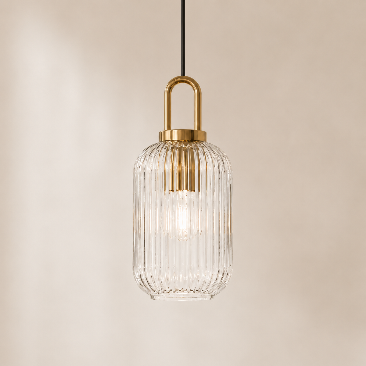 Gerippte Glas-Pendelleuchte in mittlerer Form mit E27-Fassung