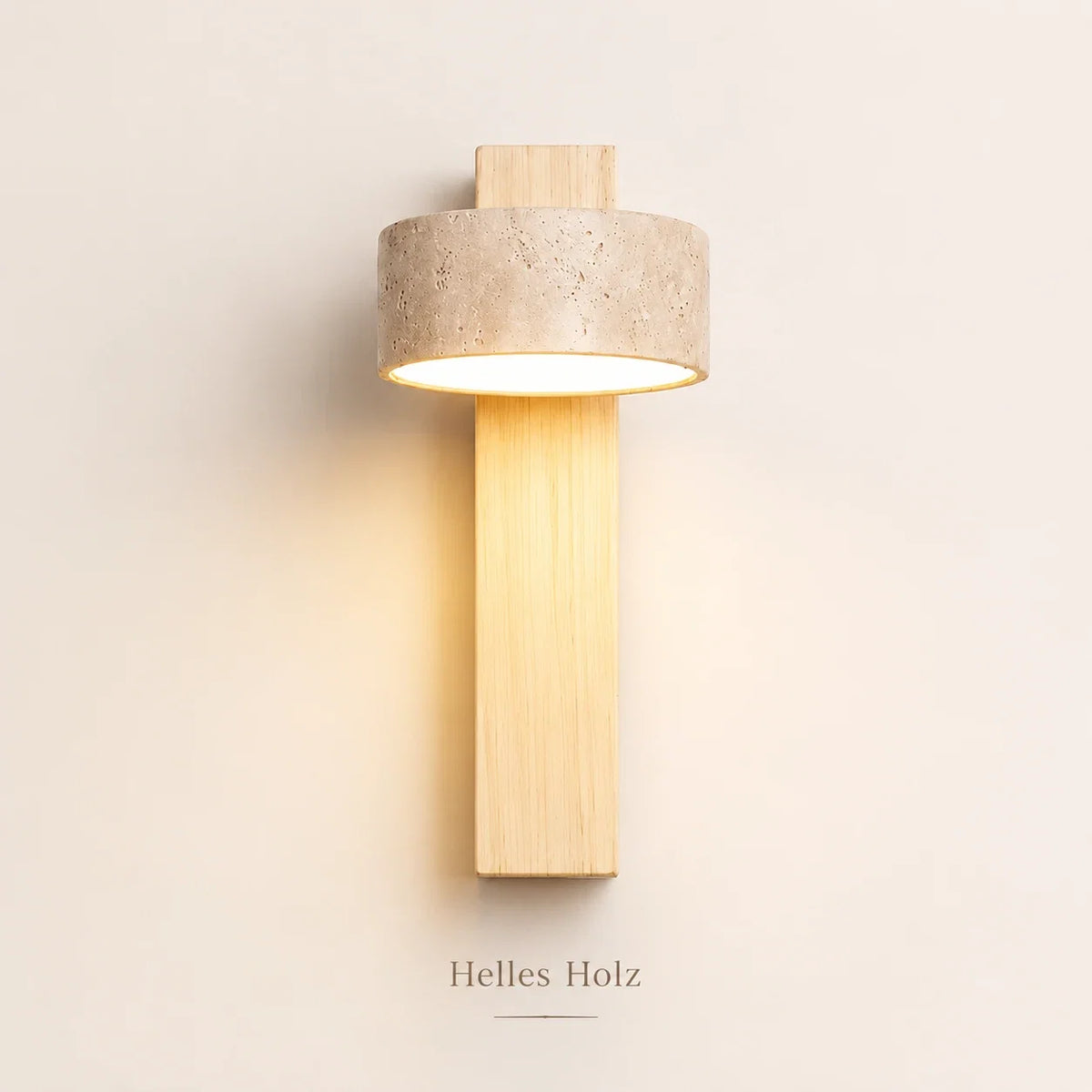 Travertin-Wandleuchte mit hellem Holz und weichem Licht