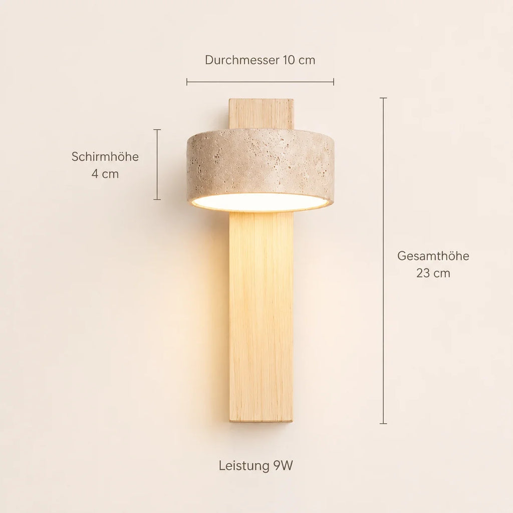 Maße der Travertin-Wandleuchte: 23 cm Höhe, 10 cm Durchmesser, 9 W
